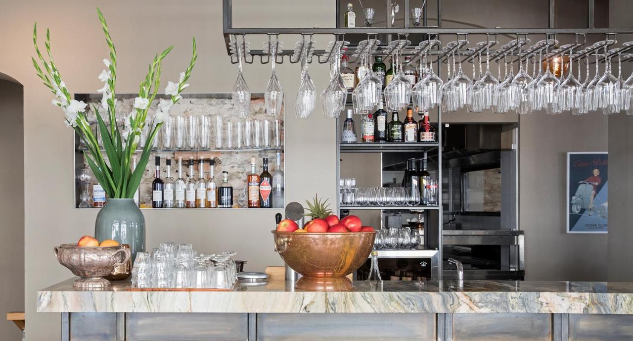 Emmerich Hotel Goerlitz エクステリア 写真 A bar at a hotel